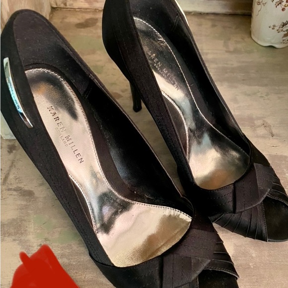 Stunning Karen Millen heels size 37.5 (7.5 US). EUC worn once. Retailed at $275 - Picture 3 of 4